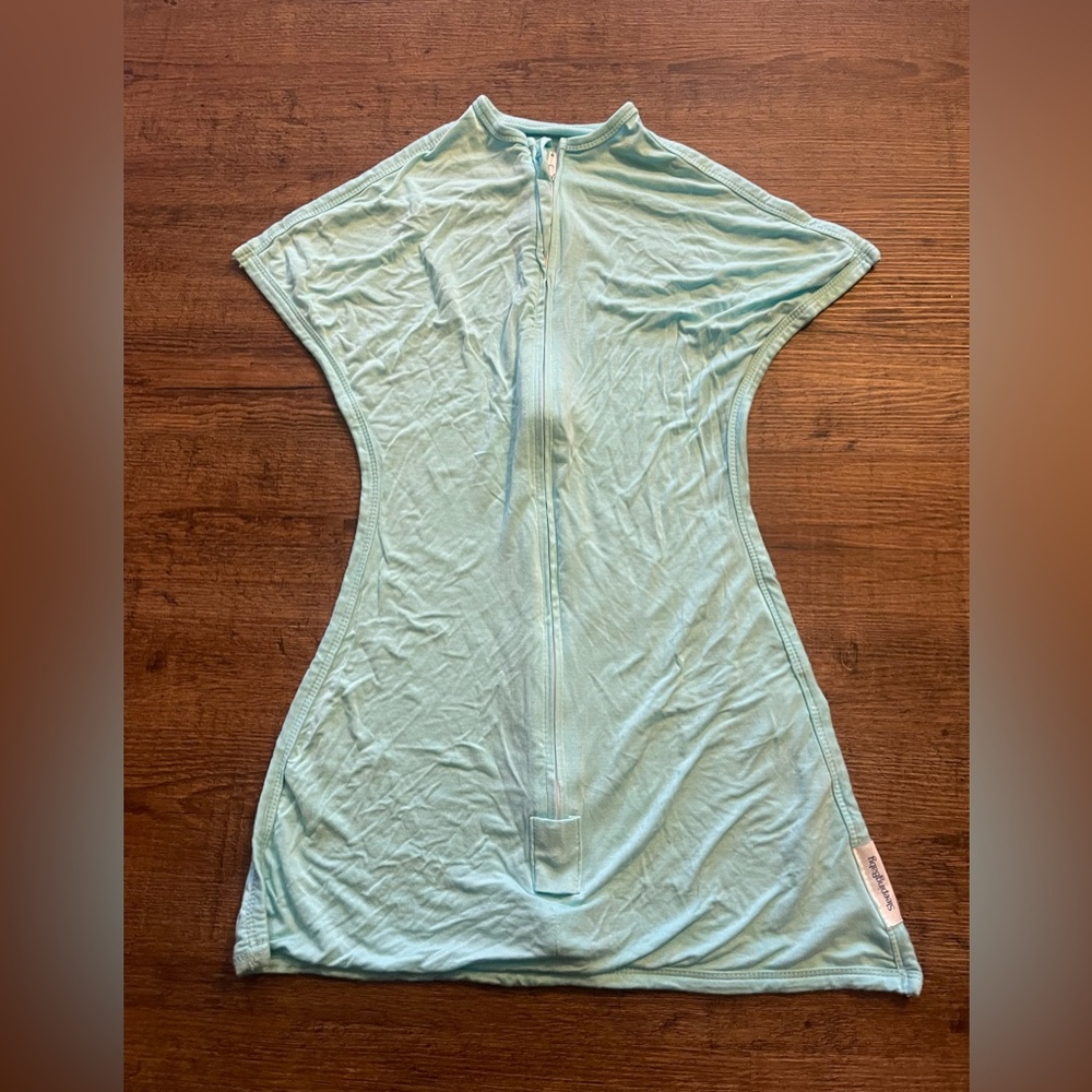 Sleeping Baby Zippadee Zip transition swaddle